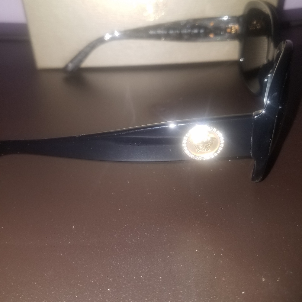 Versace Shades - Picture 3 of 6